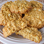 Cookies with Oats, Macadamia Nuts and White Chocolate