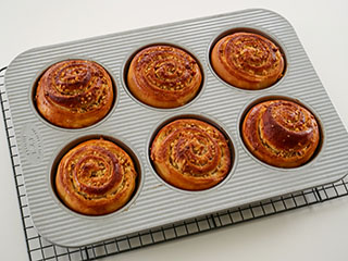 Walnut-filled rolls Walnut-filled rolls